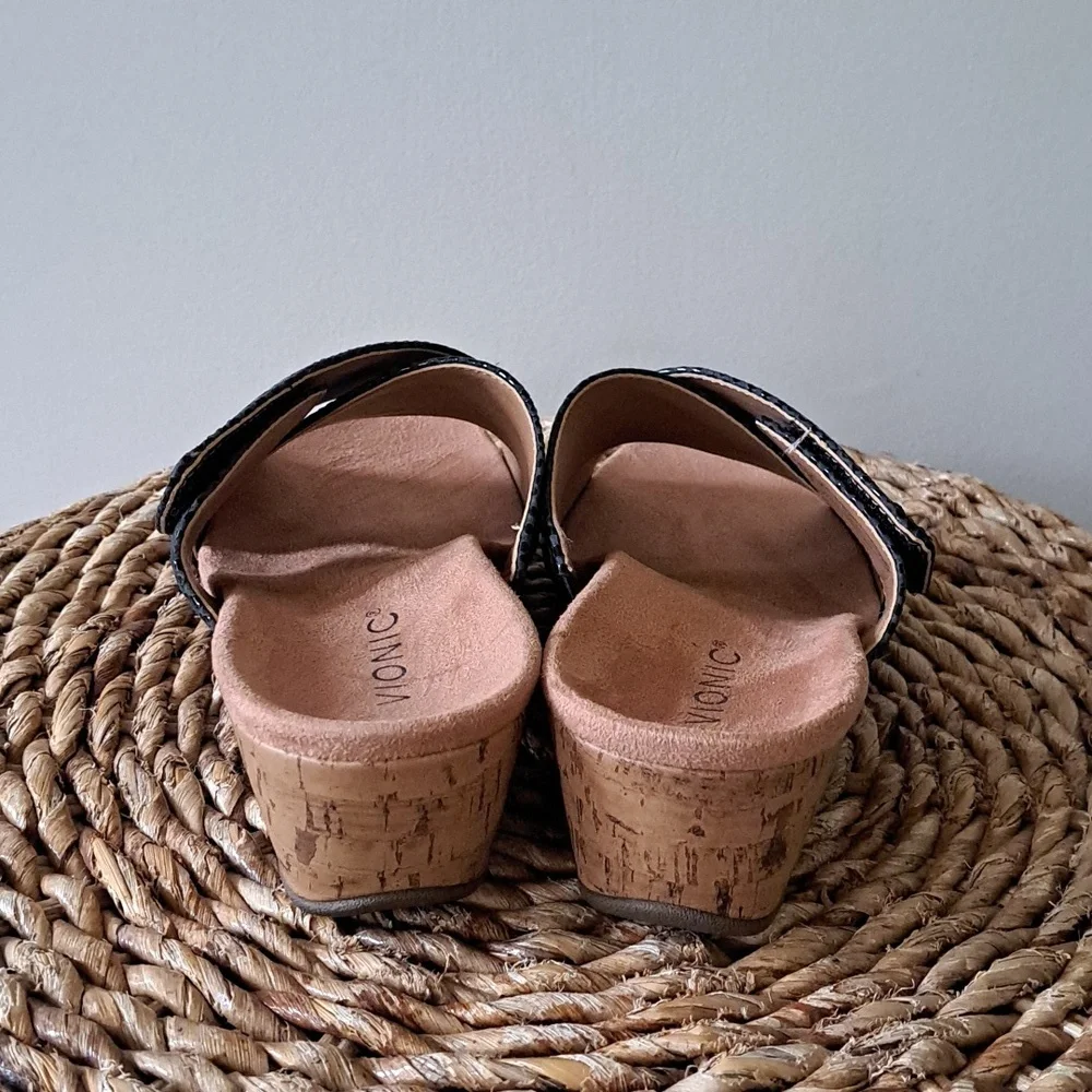 Vionic Womens Leticia Black Shiny Snakeskin Print Leather Wedge Sandals Cork S-9